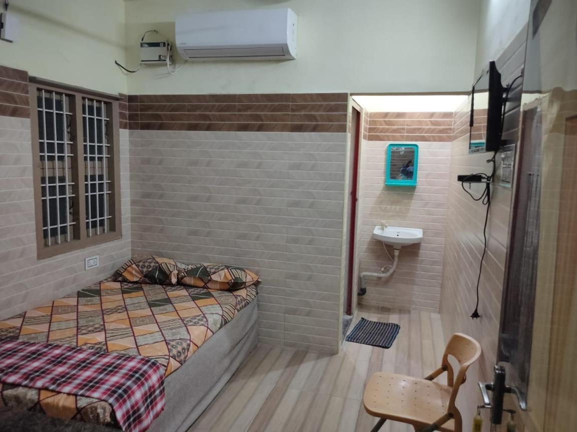 Sri Vari Residency Hostel Vellore Bagian luar foto