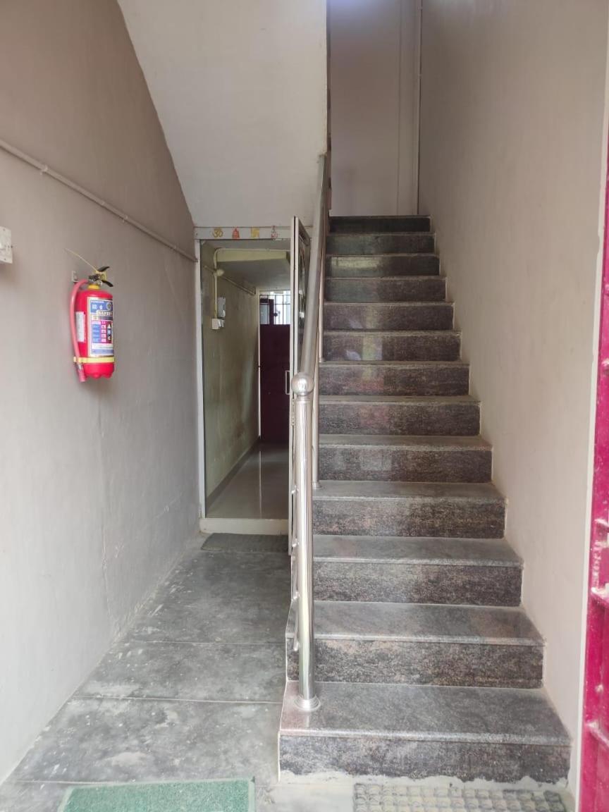 Sri Vari Residency Hostel Vellore Bagian luar foto