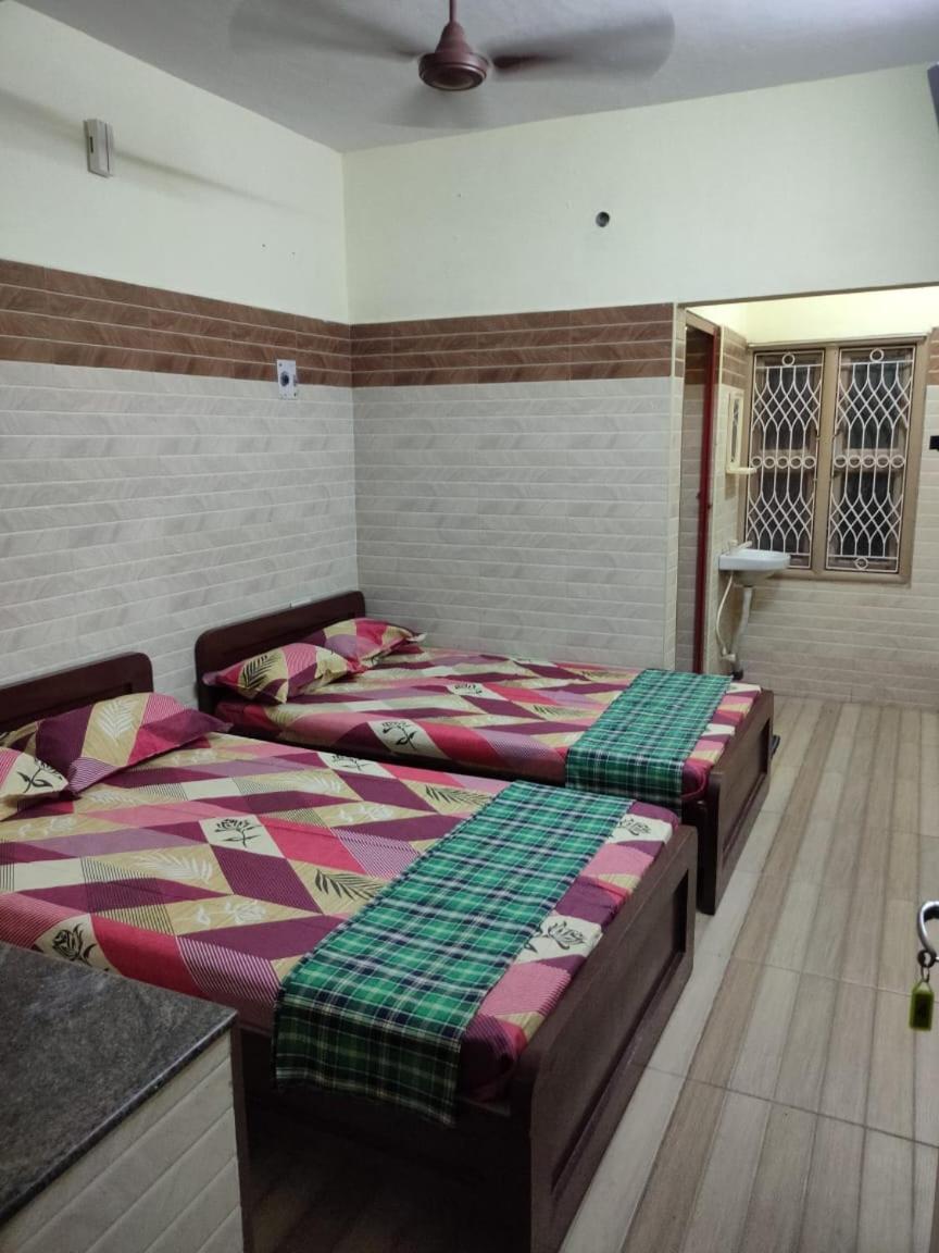 Sri Vari Residency Hostel Vellore Bagian luar foto