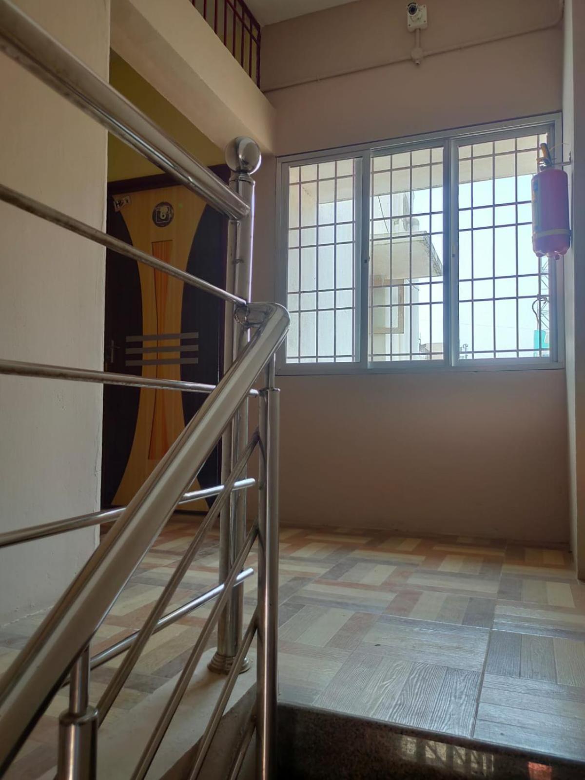 Sri Vari Residency Hostel Vellore Bagian luar foto