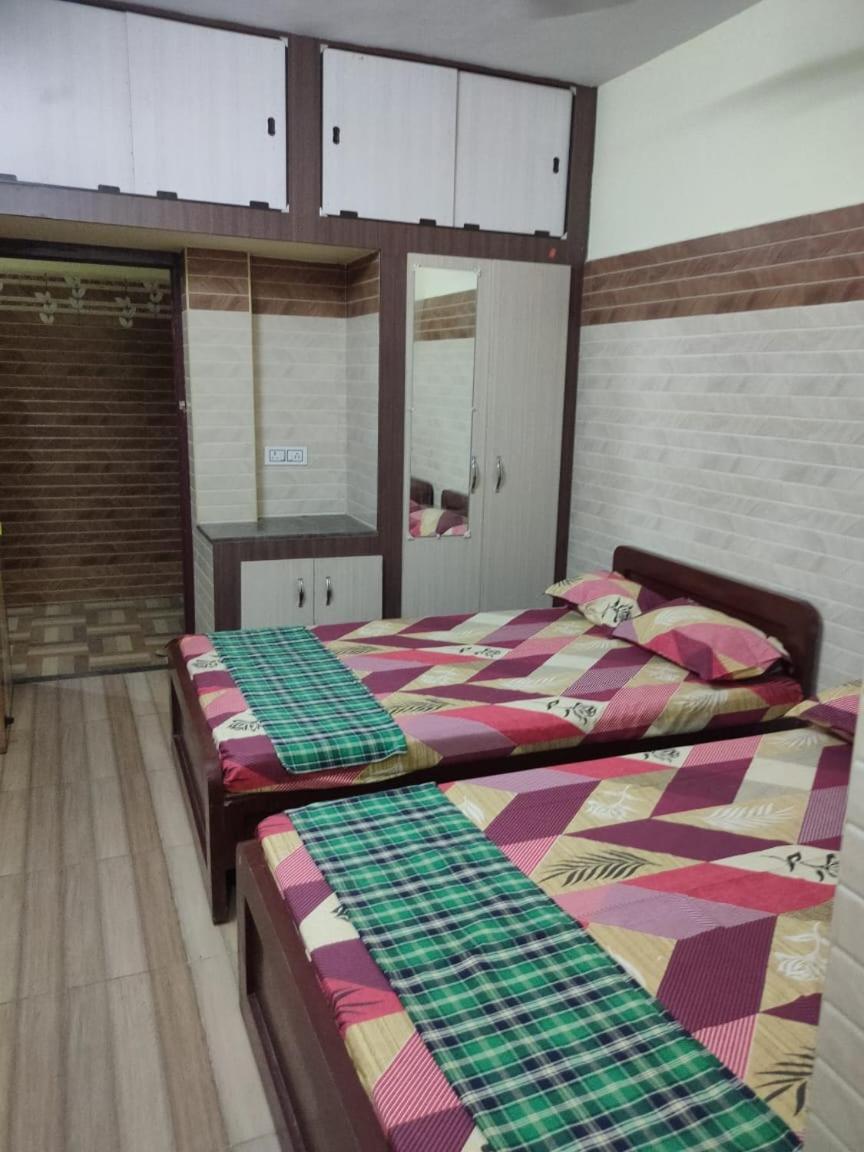Sri Vari Residency Hostel Vellore Bagian luar foto